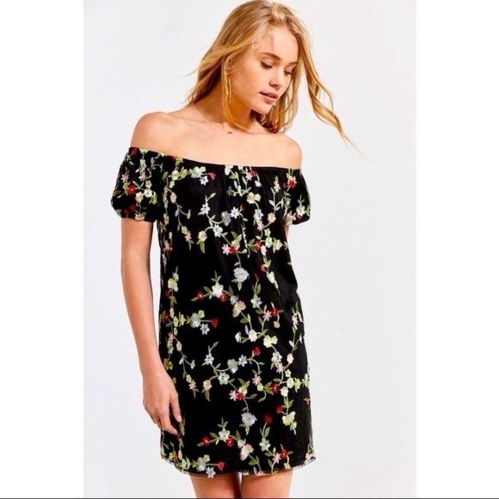 NWT Urban Outfitters Kimchi Blue Embroidered Floral Off Shoulder Mini Dress